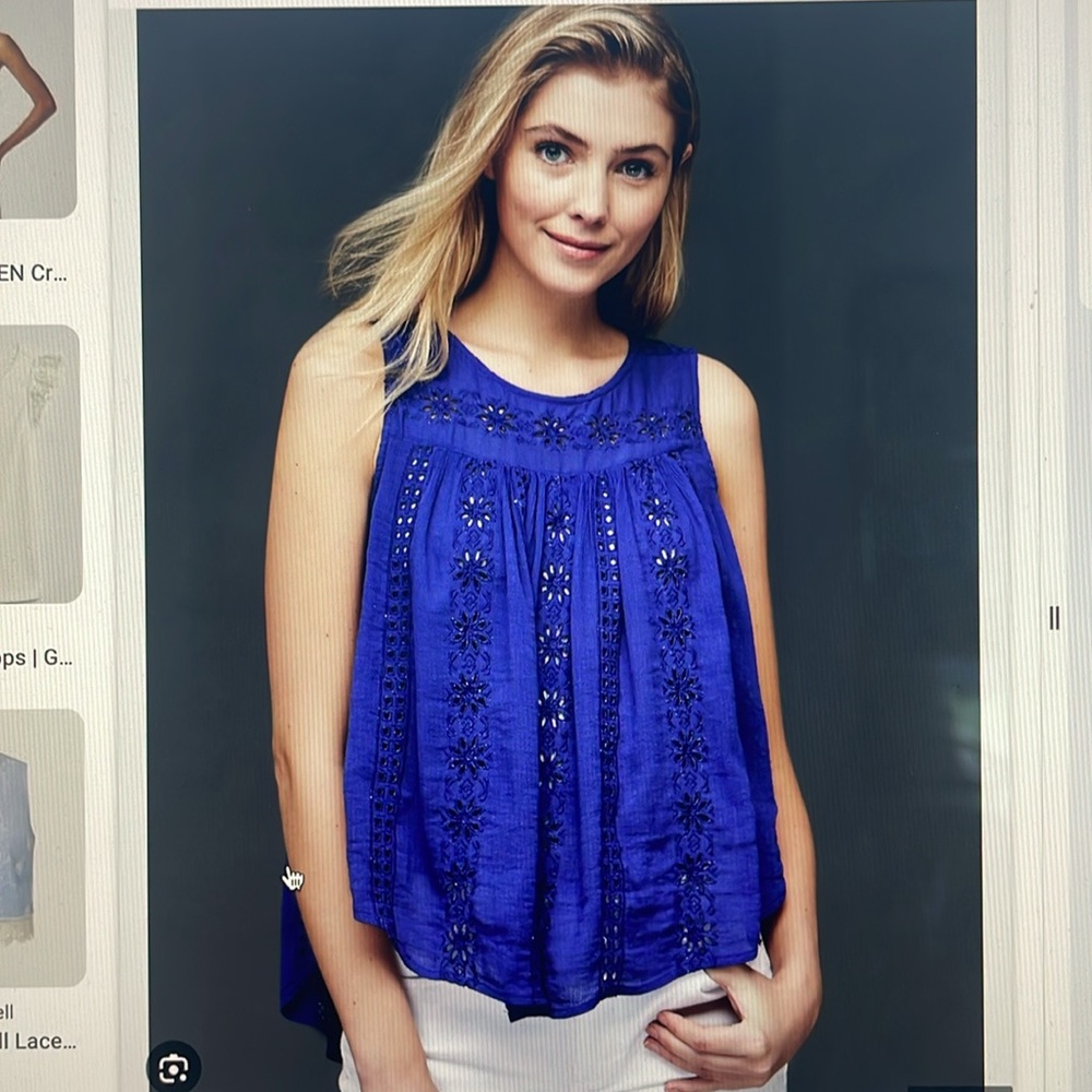 Gap Eyelet Top